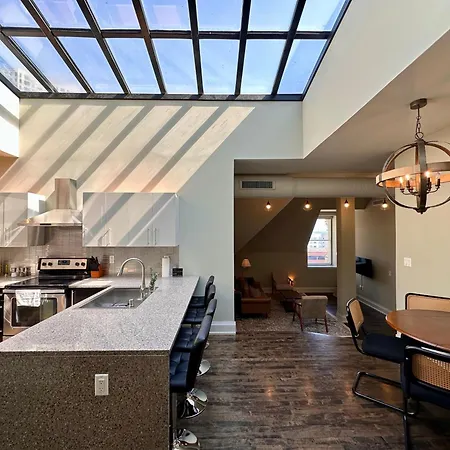 Downtown Luxury 2Br Penthouse Apt